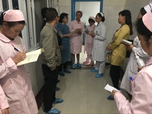 四川大学华西医院管理研究所专家成翼娟莅临 产房指导工作