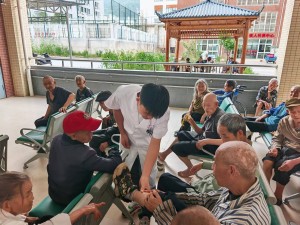 以骨科之爱，守护敬老院里的“银发时光”