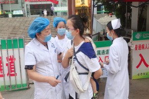 同心抗疫，护佑新生