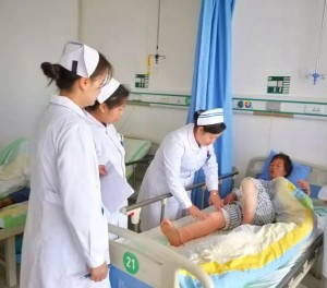 细节护理，用爱温暖每一位病友