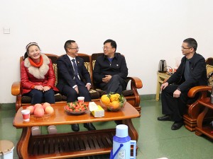 带着深切关怀 县委书记郭均一行走访慰问医院 专家人才蔡茂文