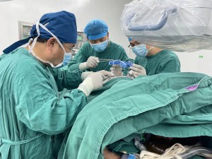 骨科微创手术显“神通”，三椎体骨折高龄患者术后四小时下床行走