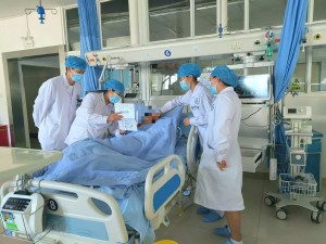 暖心守护！宁南县人民医院重症医学科为特殊患者庆生传递温情