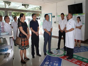 县委书记郭均一行到宁南县人民医院 看望慰问一线医务工作人员